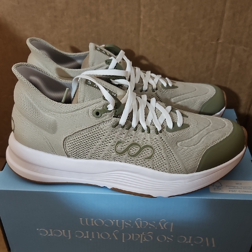 Saysh Women's The Felix Runner Running Shoes: MOSS GREEN: NEW IN BOX: SIZE 9
